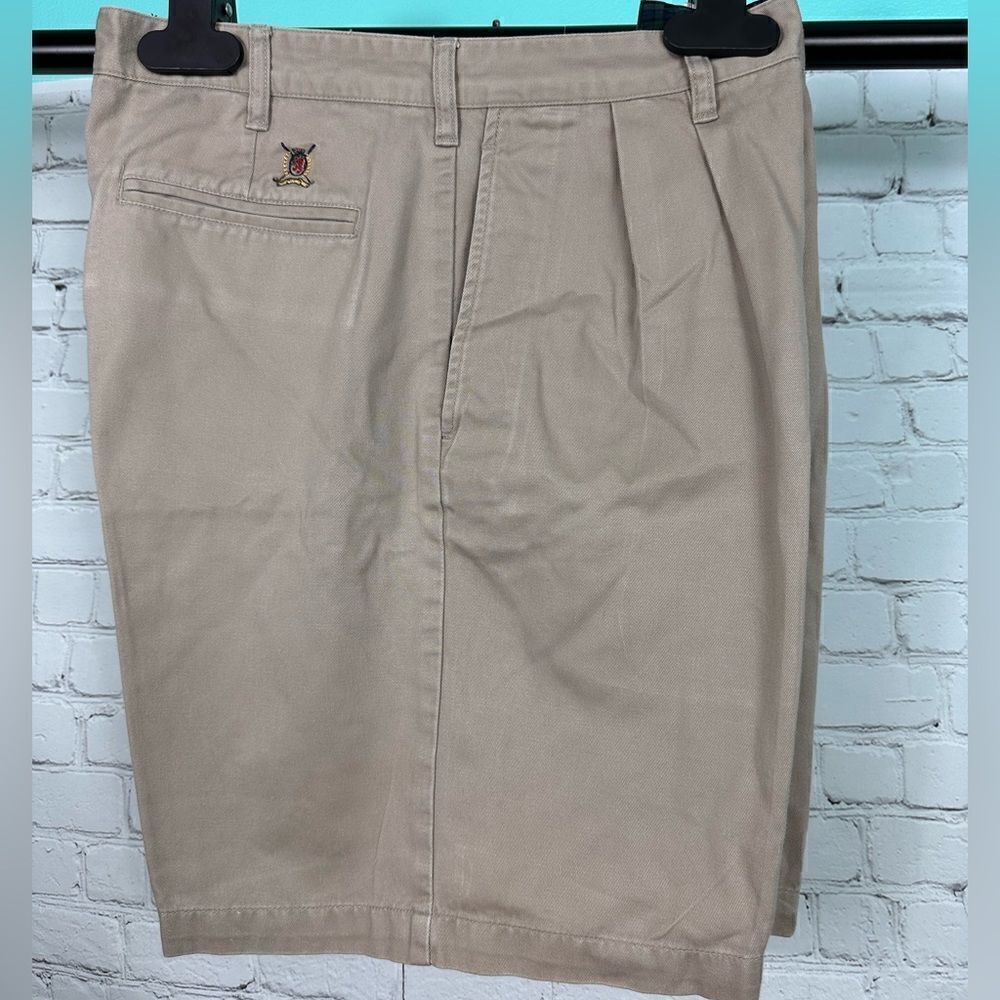 Tommy Hilfiger Pleated Khaki Shorts. Size 36.